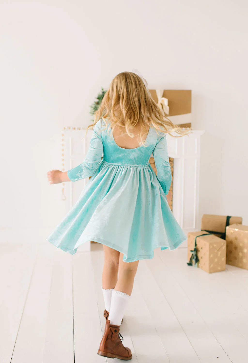 Ollie Jay Gwendolyn Dress in Mint Velvet